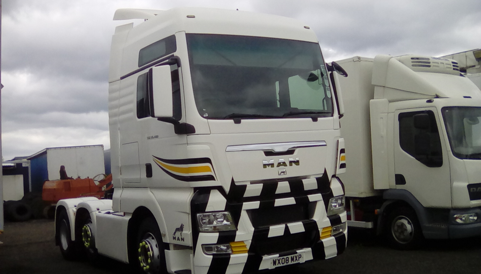 MAN TGX 26.480 AUTOMATIC ALLOY SIDE SKIRTS  IN GREAT ORDER