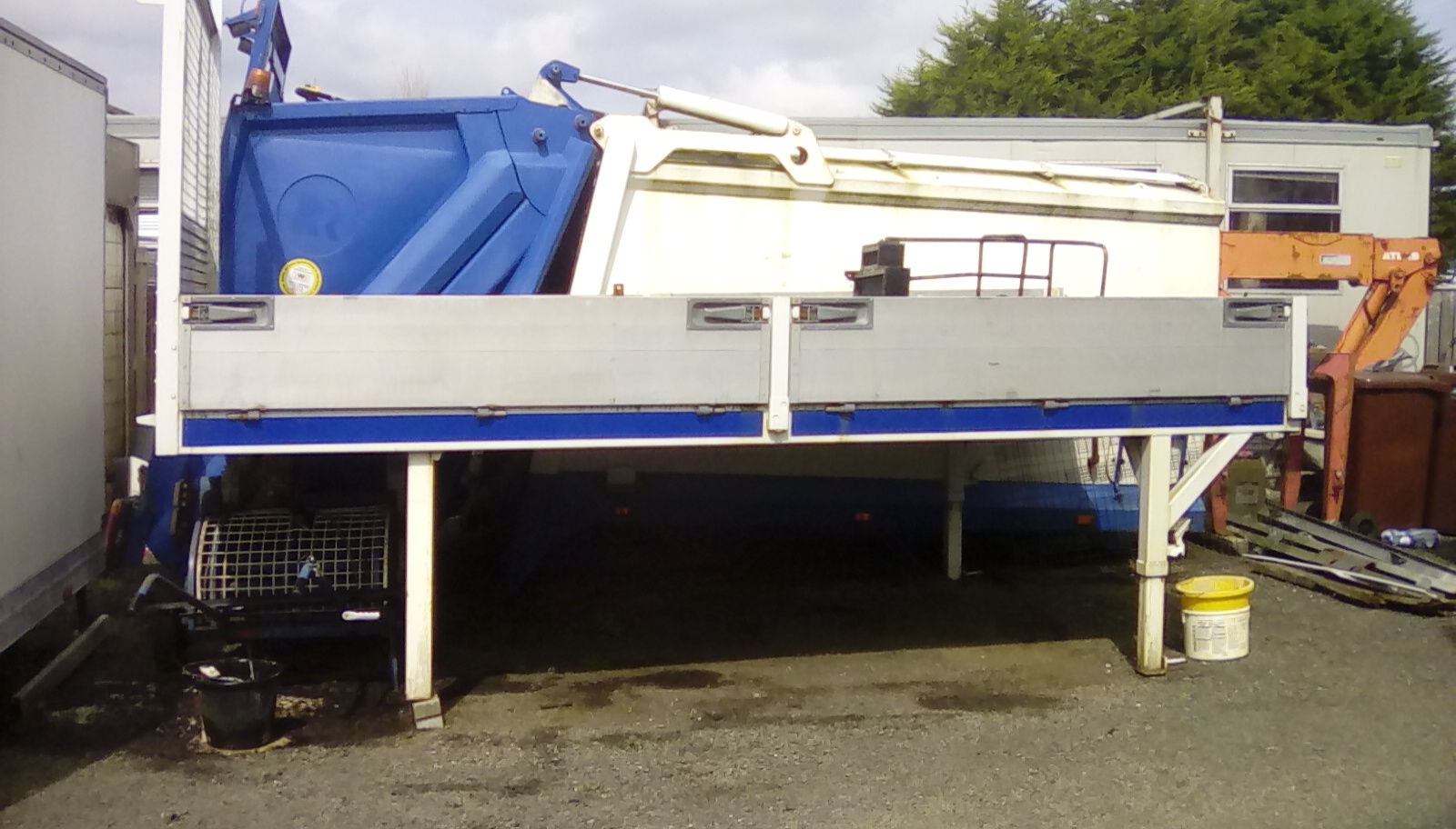 Demountable body DEMOUNTABLE